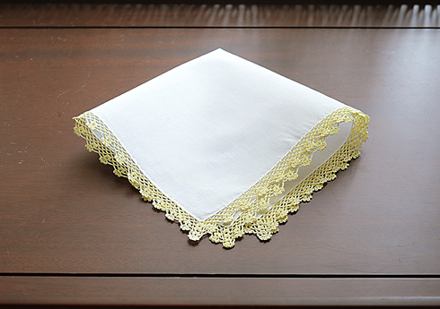 Cotton handkerchief. Yellow Pear colored lace trimmed - Click Image to Close